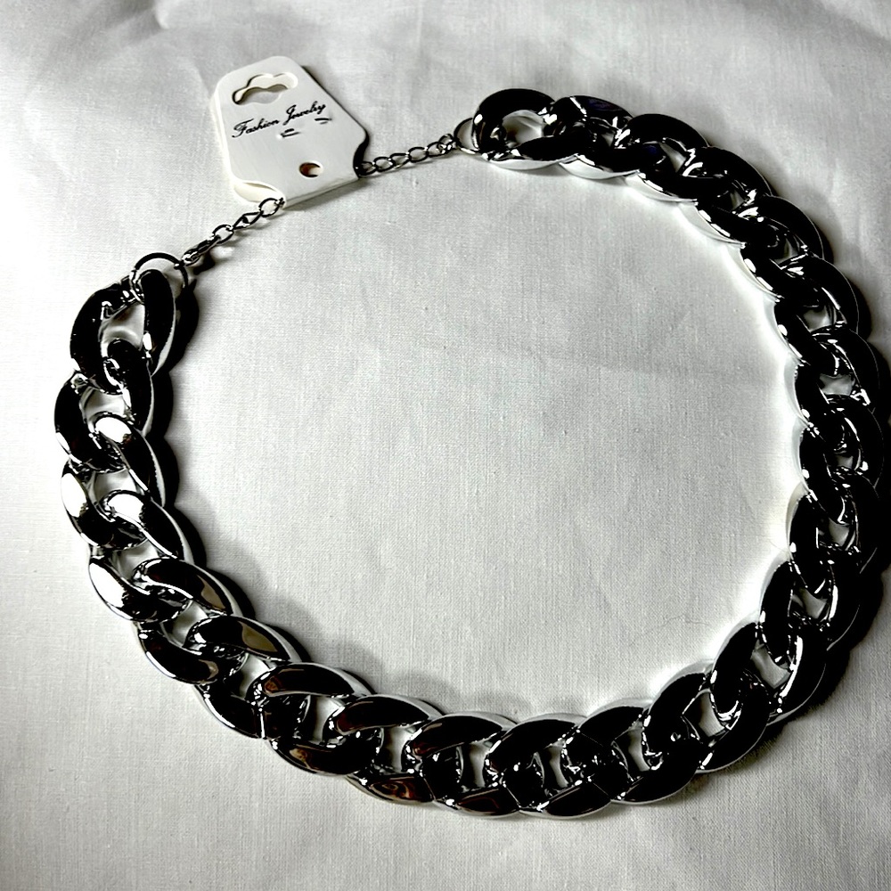 Silver chunky necklace